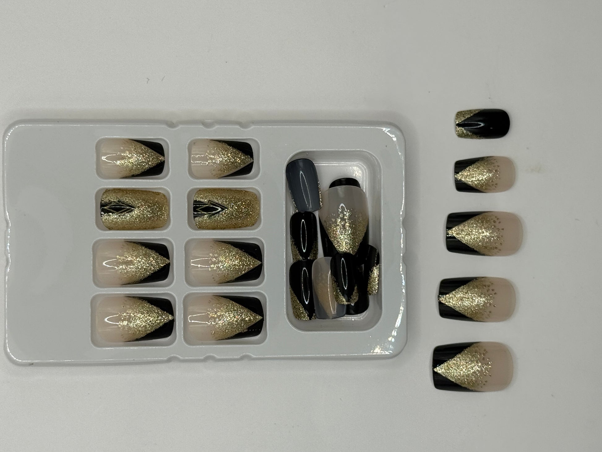 Midnight Luxe Press-On Nails – Black & Gold Glitter Elegance
